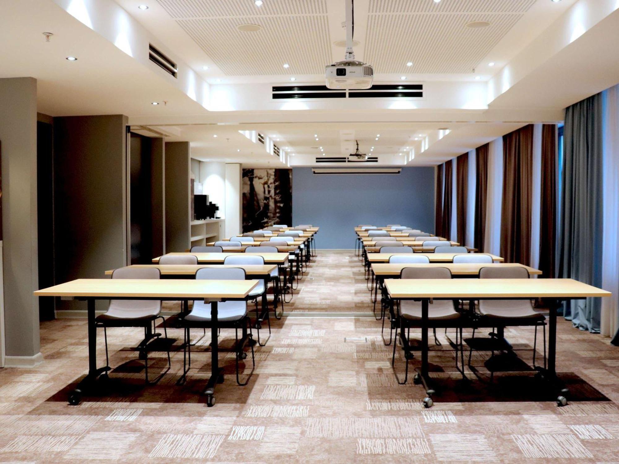 Ibis Yerevan Center ภายนอก รูปภาพ