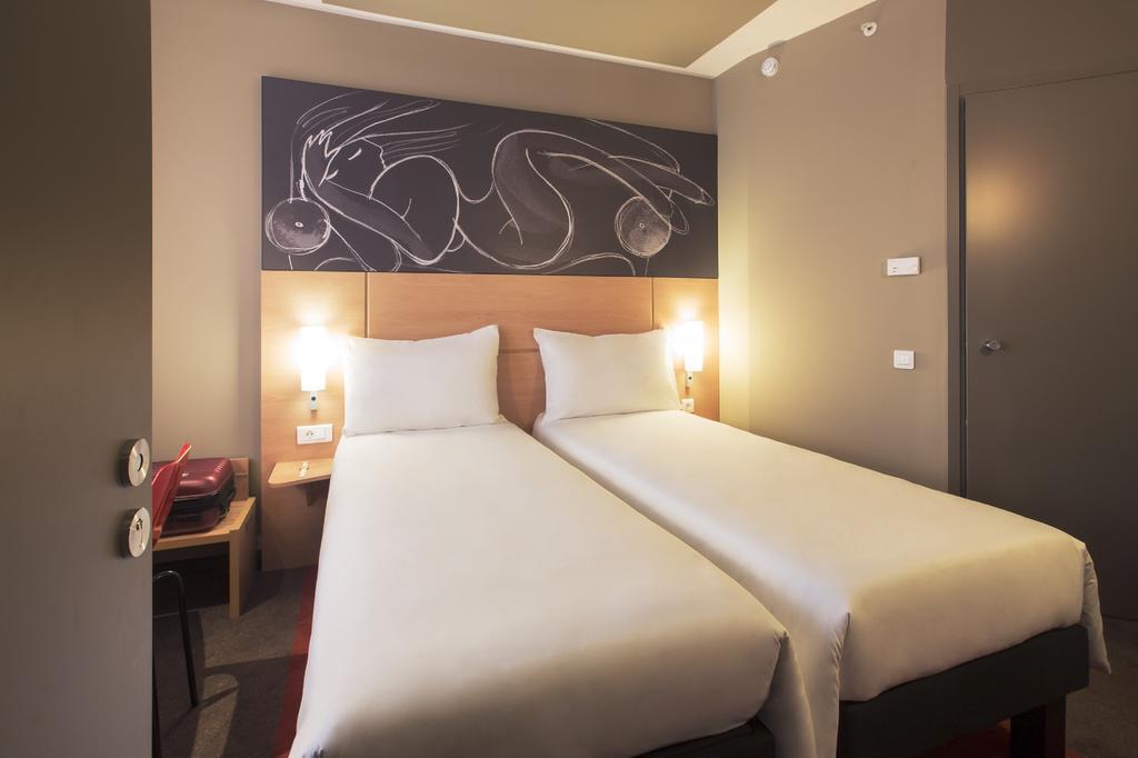 Ibis Yerevan Center ภายนอก รูปภาพ
